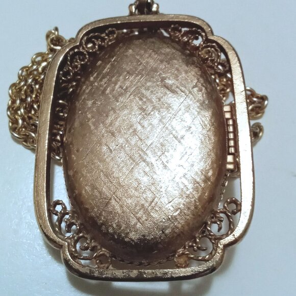 VINTAGE AVON GOLD TONE FILIGREE PENDANT LOCKET NECKLACE / BLUE LAPIS - Picture 5 of 6